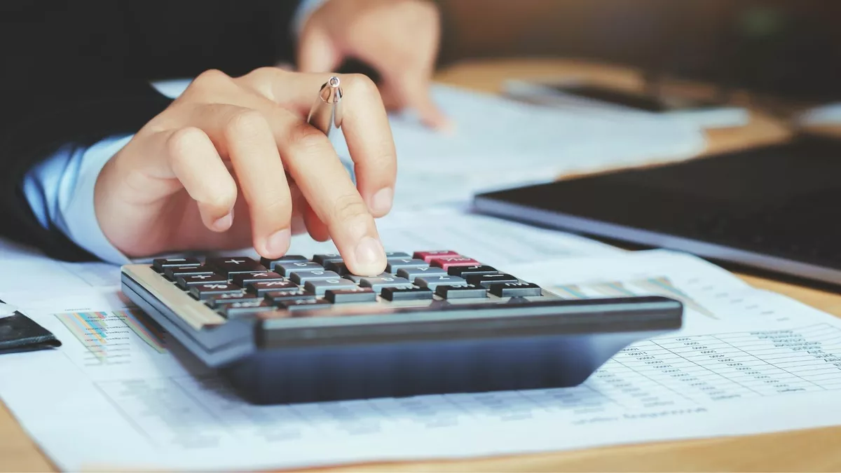 Buchhalter bei der Arbeit