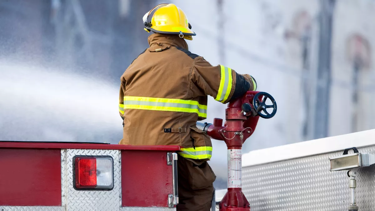 Brandoberinspektoranwärter bei der Arbeit