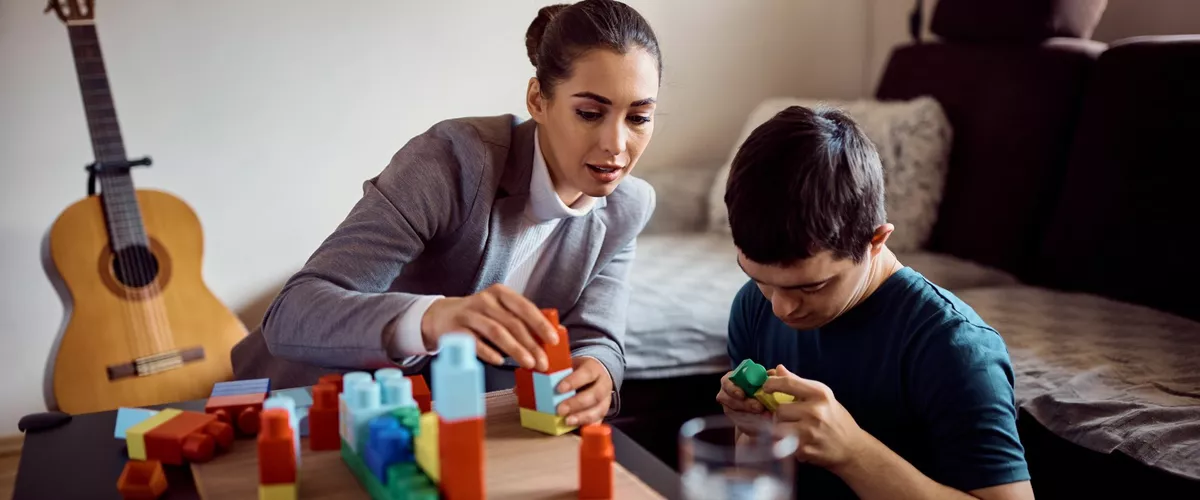 Heilerziehungsassistent bei der Arbeit.