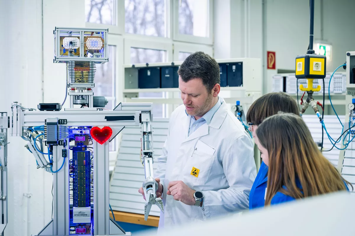 Duales Studium bei der Hitachi Rail GTS Deutschland GmbH