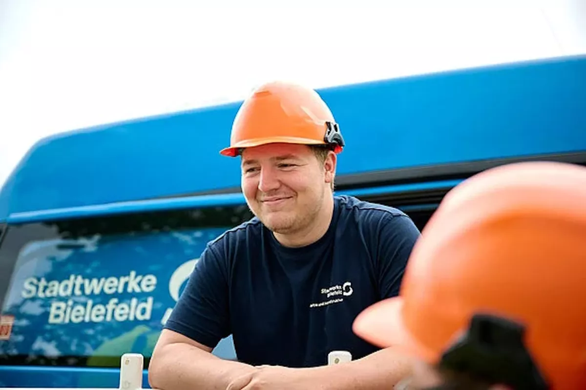 Als Elektroniker:in für Betriebstechnik installierst du unsere elektrischen Anlagen zur Energieverteilung, Steuerungs-, Melde- und Beleuchtungstechnik.