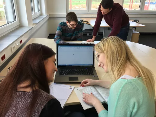 Büffeln während der Arbeitszeit erlaubt