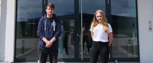 Zwei neue Azubis starten bei AUBI-plus