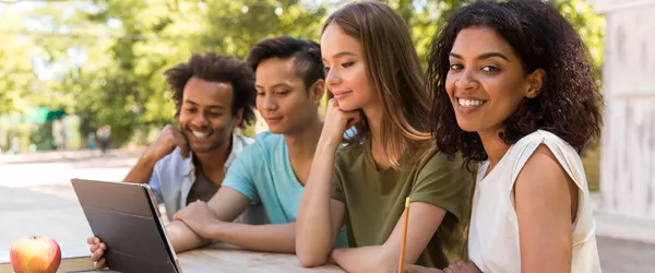 So findest du einen Ausbildungsberuf mit Sprachen