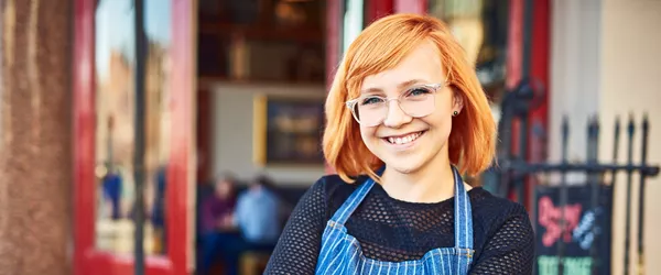 Nach dem Schulabschluss erstmal jobben: Pros und Cons