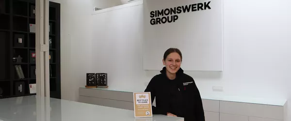 Werkzeugmechanikerin Nora zwischen Teamwork und Technik