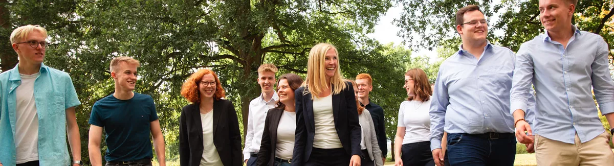 Unsere Azubis und Ausbildungsleiterin