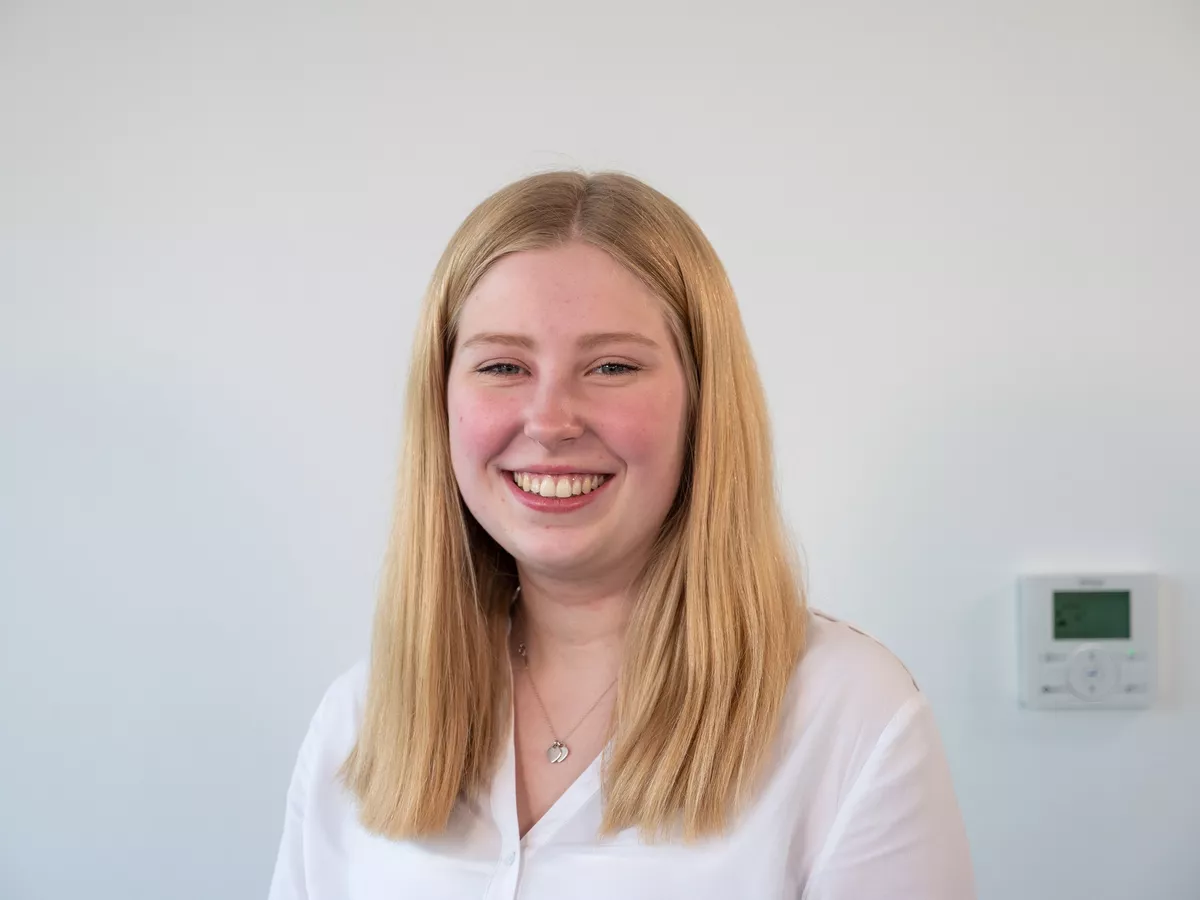 Nele erlernt den Beruf Kauffrau für Büromanagement