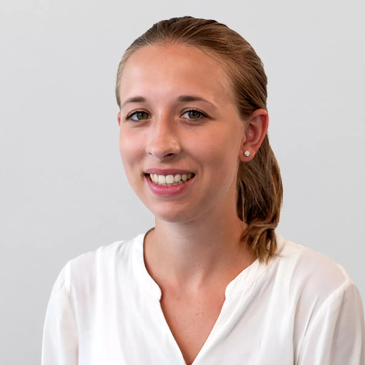 Joelina erlernt den Beruf Kauffrau für Büromanagement