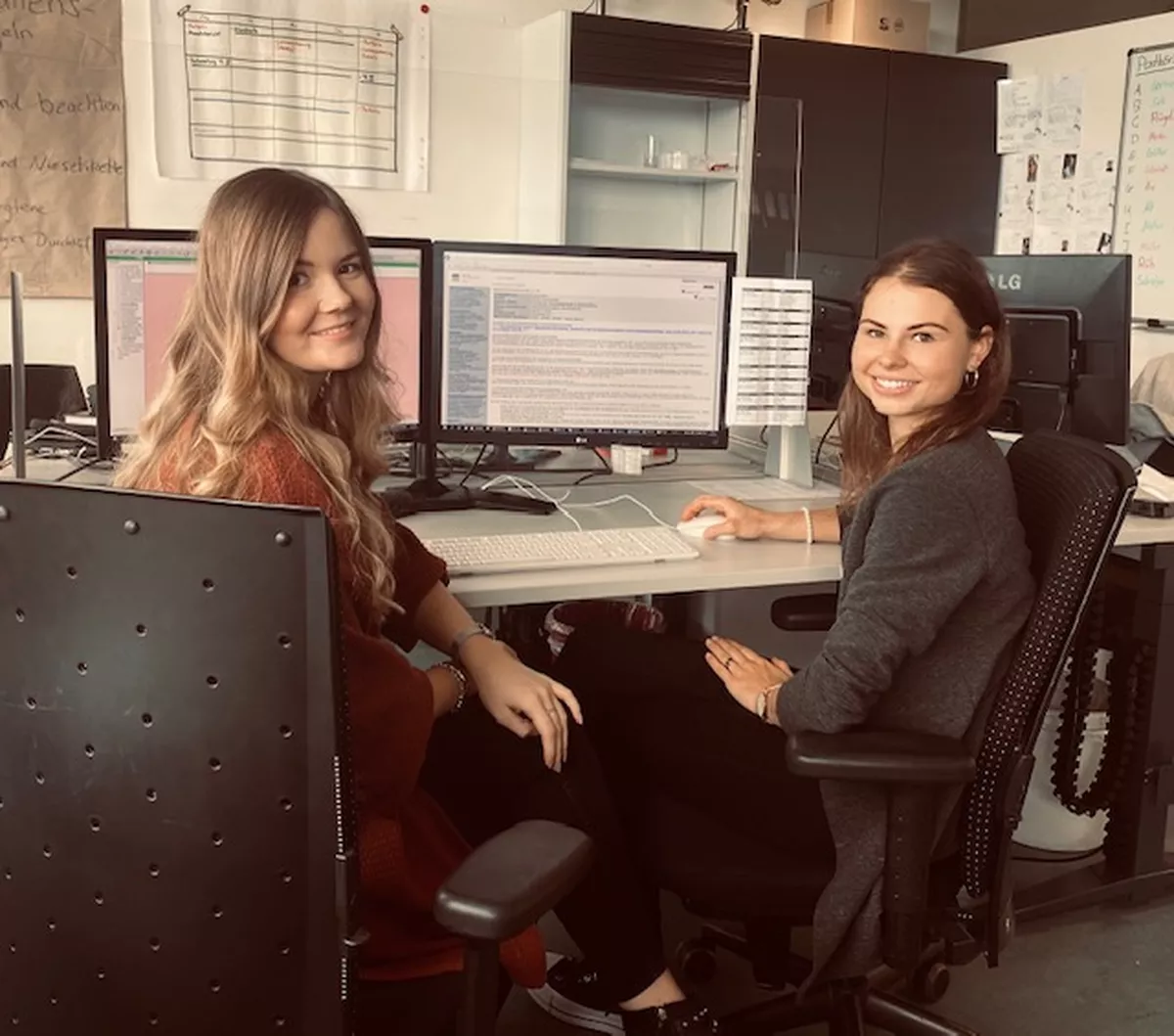 Julia Müller (21) und Pauline Möller (20)