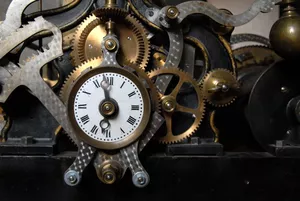 Uhrmacher / Uhrmacherin