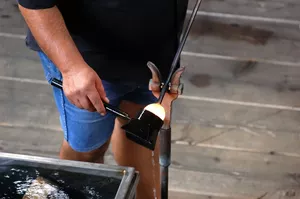 Glasbläser / Glasbläserin