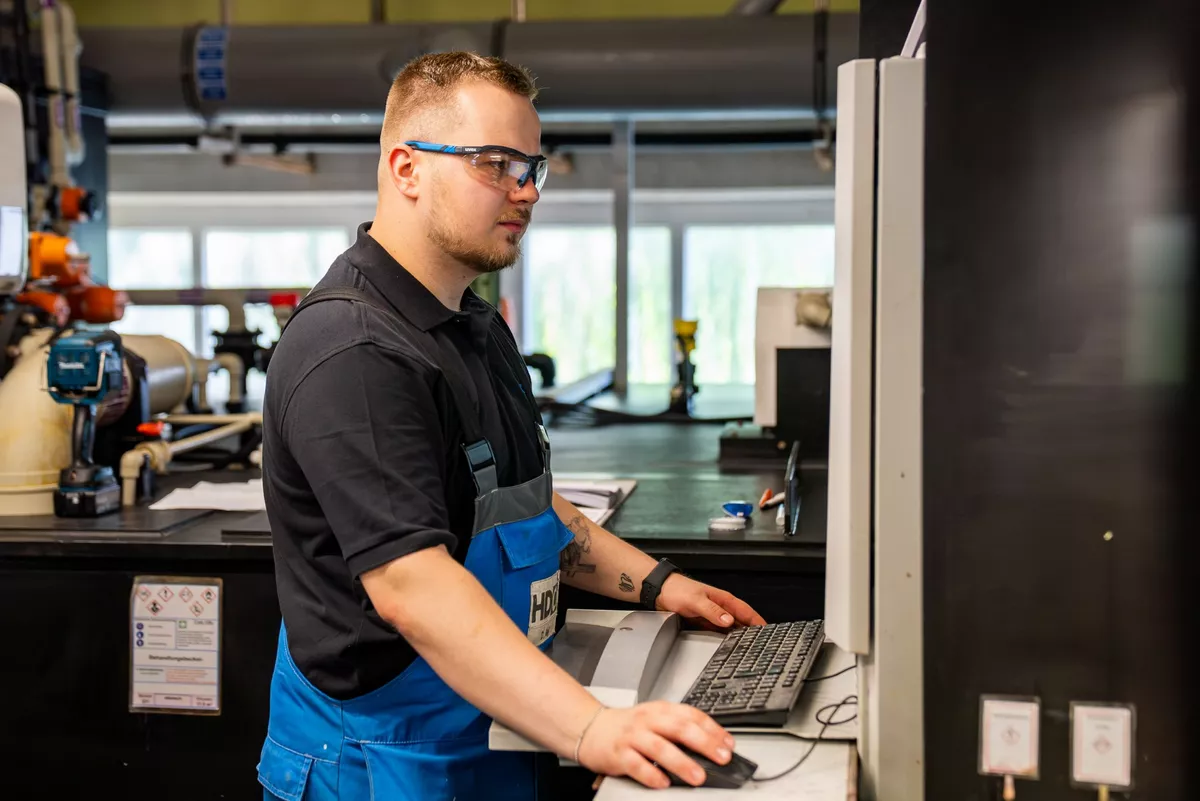 HDO Auszubildender zum Oberflächenbeschichter