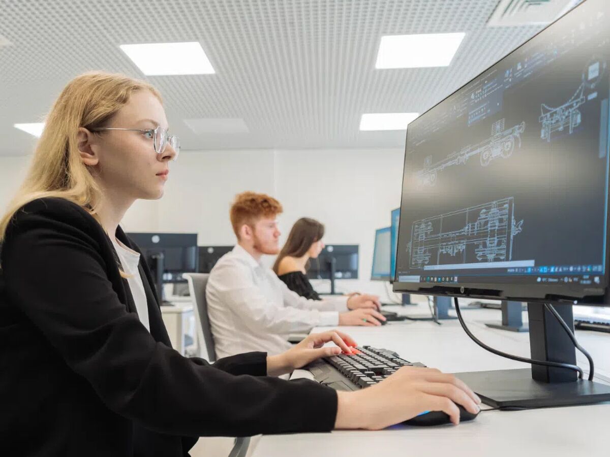 Digital Engineering und Angewandte Informatik (B.Eng.)