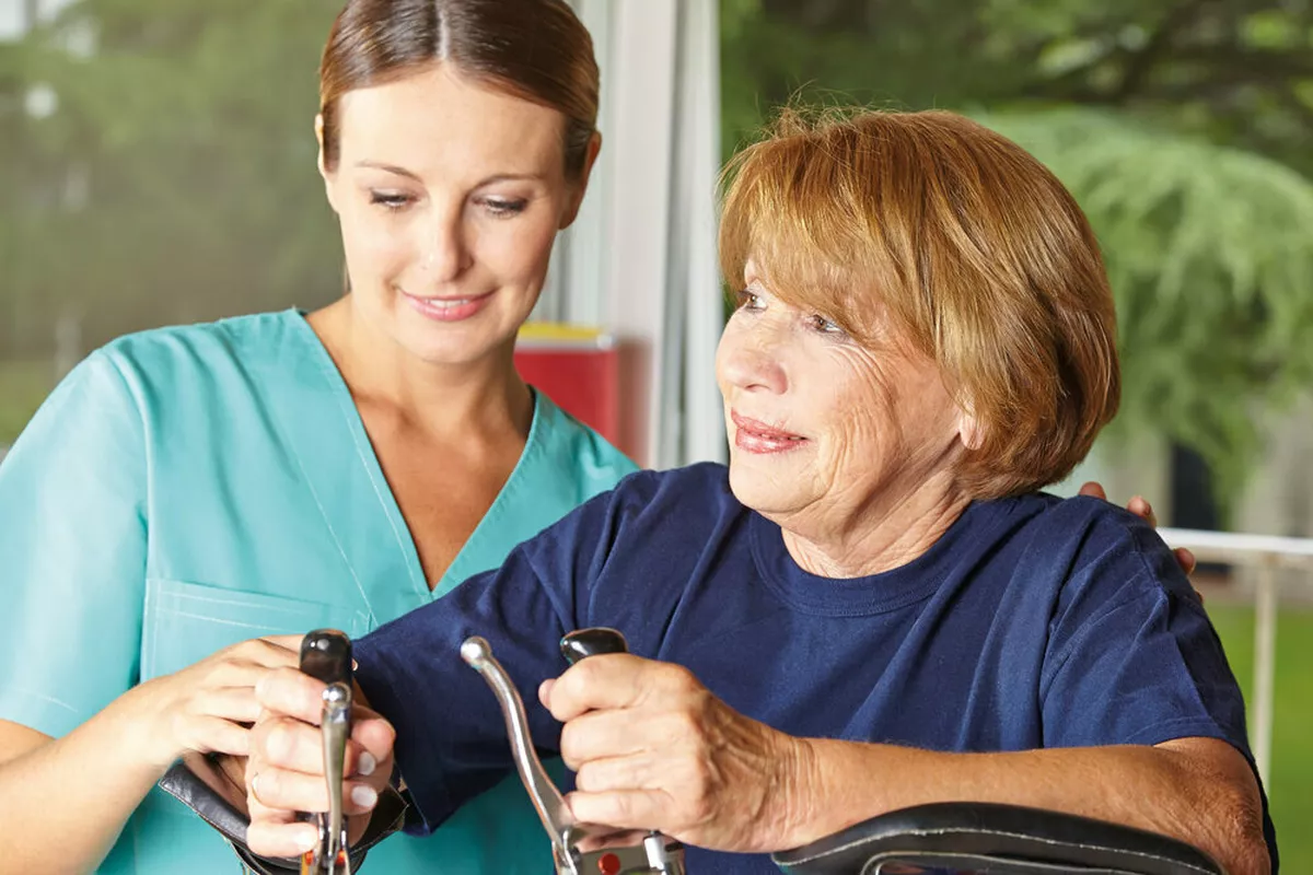 Behandlungspflege für Pflegehelfer*innen (gem. §§ 132, 132a SGB V)