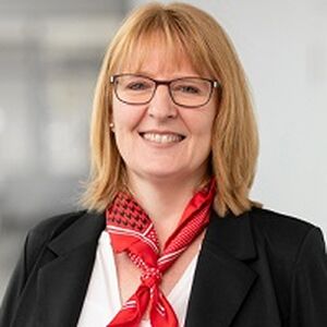 Frau Katja Oberst
