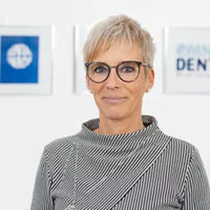 Frau Claudia Ernet