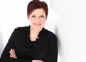Frau Melanie Fleig