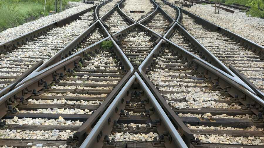 Eisenbahner in der Zugverkehrssteuerung steuern den Zugverkehr