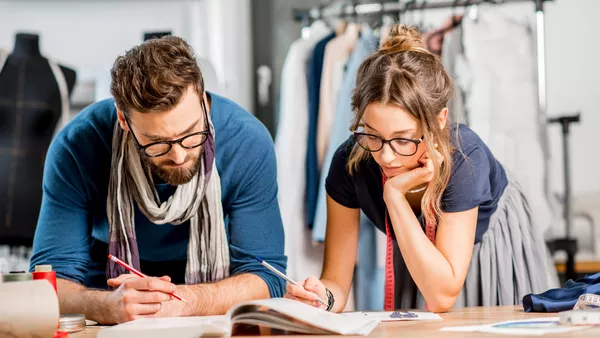 Modedesigner / Modedesignerin