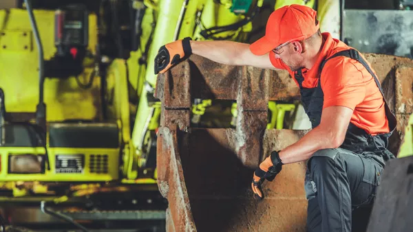 Land- und Baumaschinenmechatroniker / Land- und Baumaschinenmechatronikerin