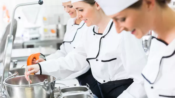 Systemgastronomiefachmann / Systemgastronomiefachfrau