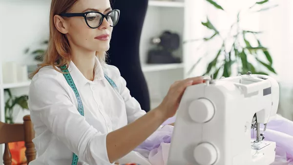 Änderungsschneider / Änderungsschneiderin