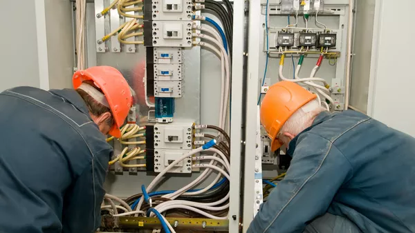 Industrieelektriker / Industrieelektrikerin