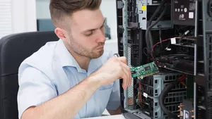 Fachinformatiker bei der Arbeit