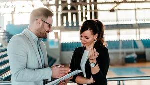 Betriebswirte für Sport-Management bei der Arbeit