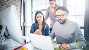 Applikationsentwickler bei der Arbeit