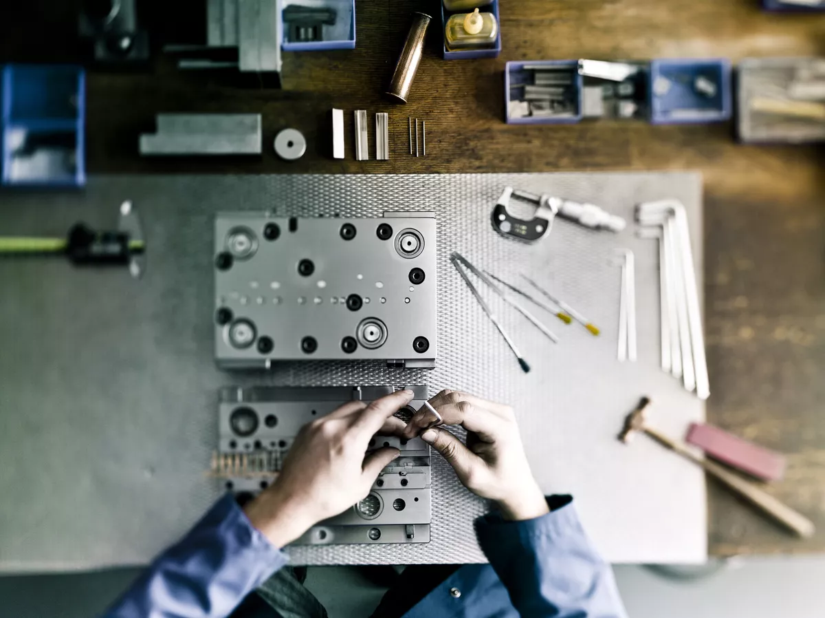 FEINWERKMECHANIKER / WERKZEUGMECHANIKER