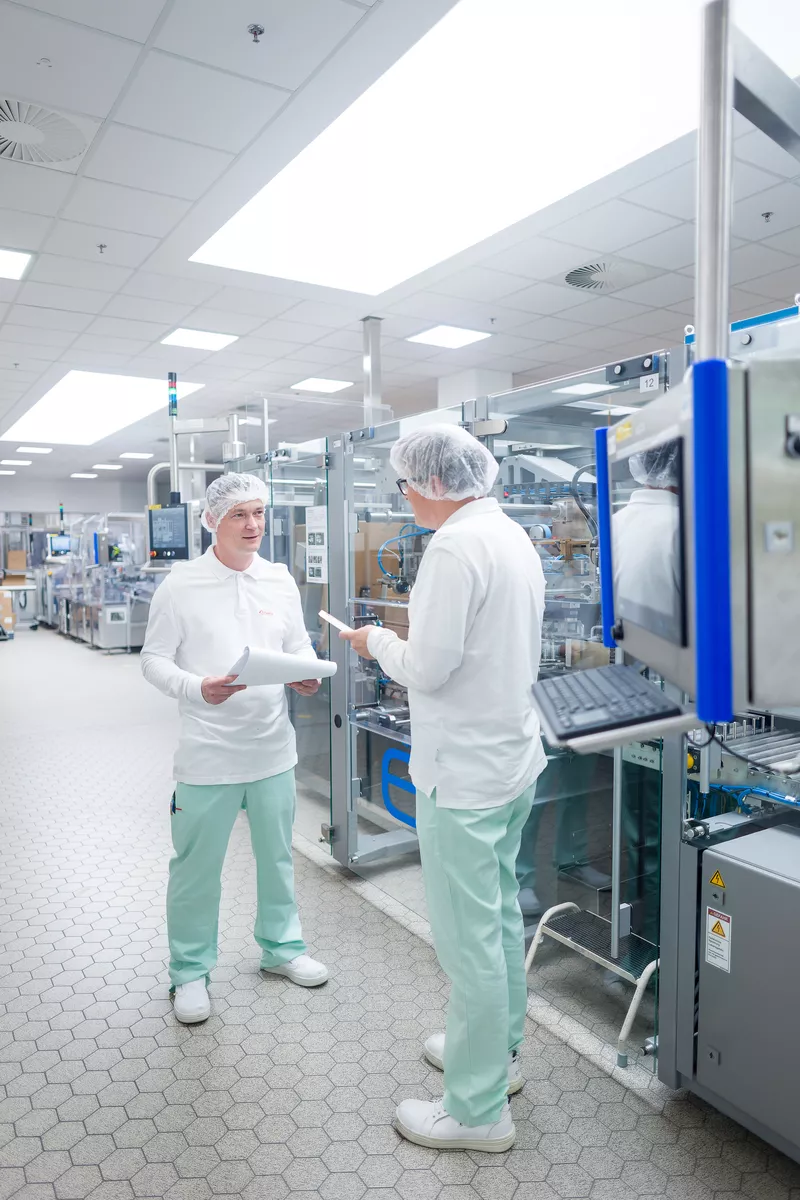 Germany Oranienburg Employee Manufacturing Packaging