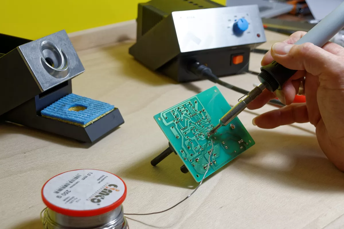 Kommunikationstechnik & Elektrotechnik.