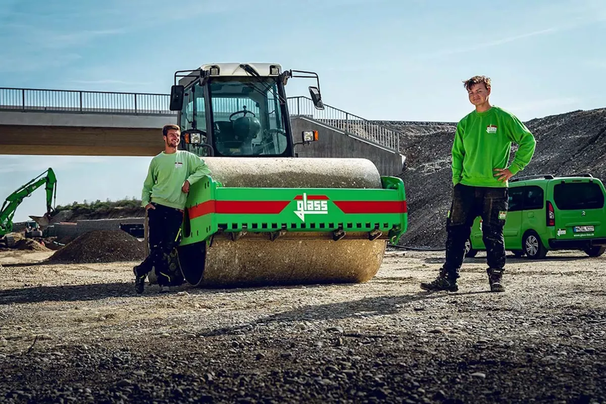 glass-bau_ausbildung-baugeraetefuehrer_karriere.jpg