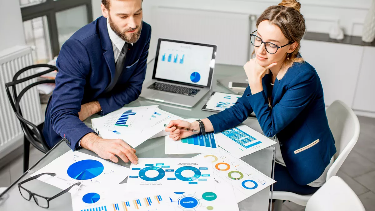 Marketing Manager bei der Arbeit