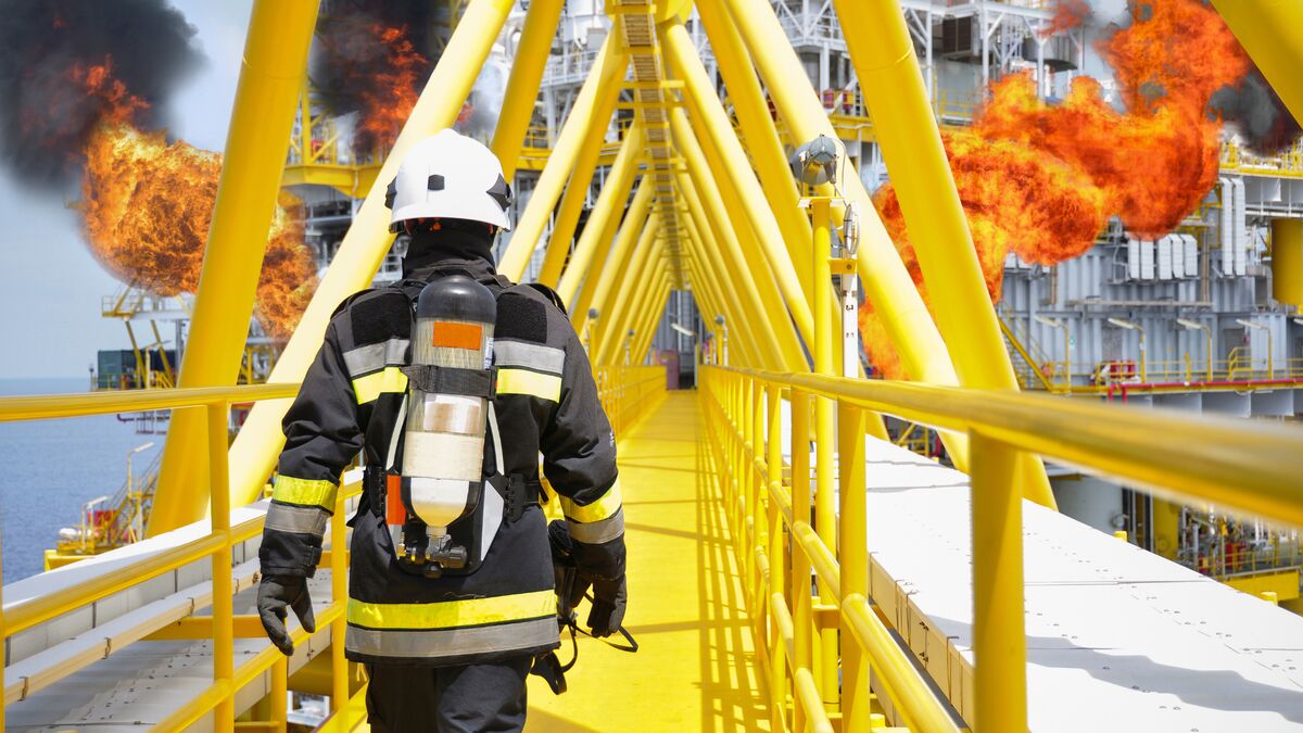 Werkfeuerwehrmann bei der Arbeit