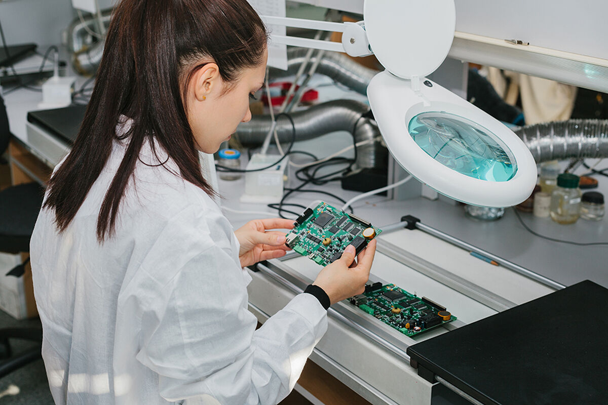 Ausbildung Industrieelektrikerin oder Industrieelektriker für Geräte und Systeme