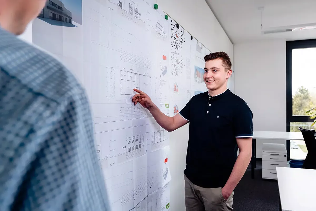https://glass-bau.de/wp-content/uploads/2024/08/glass-bau_ausbildung-bauzeichner-architektur_karriere.jpg