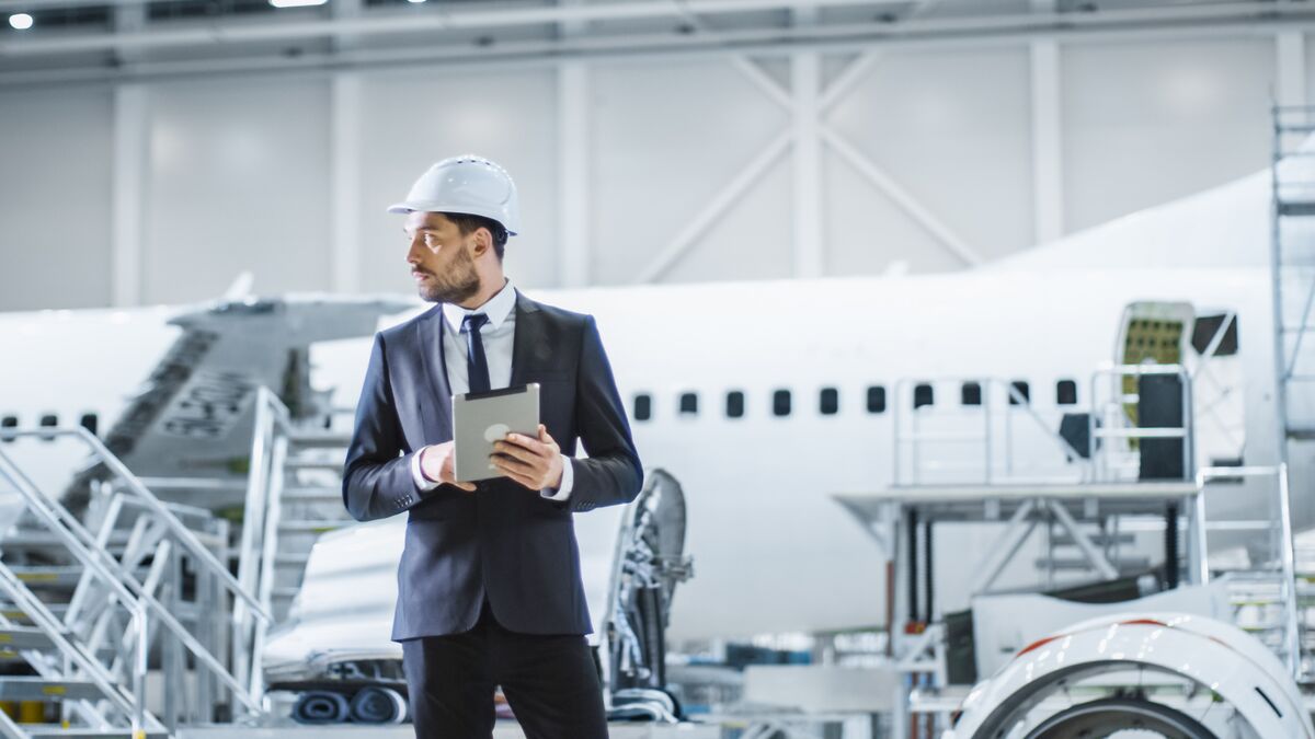 Luft- und Raumfahrttechniker bei der Arbeit