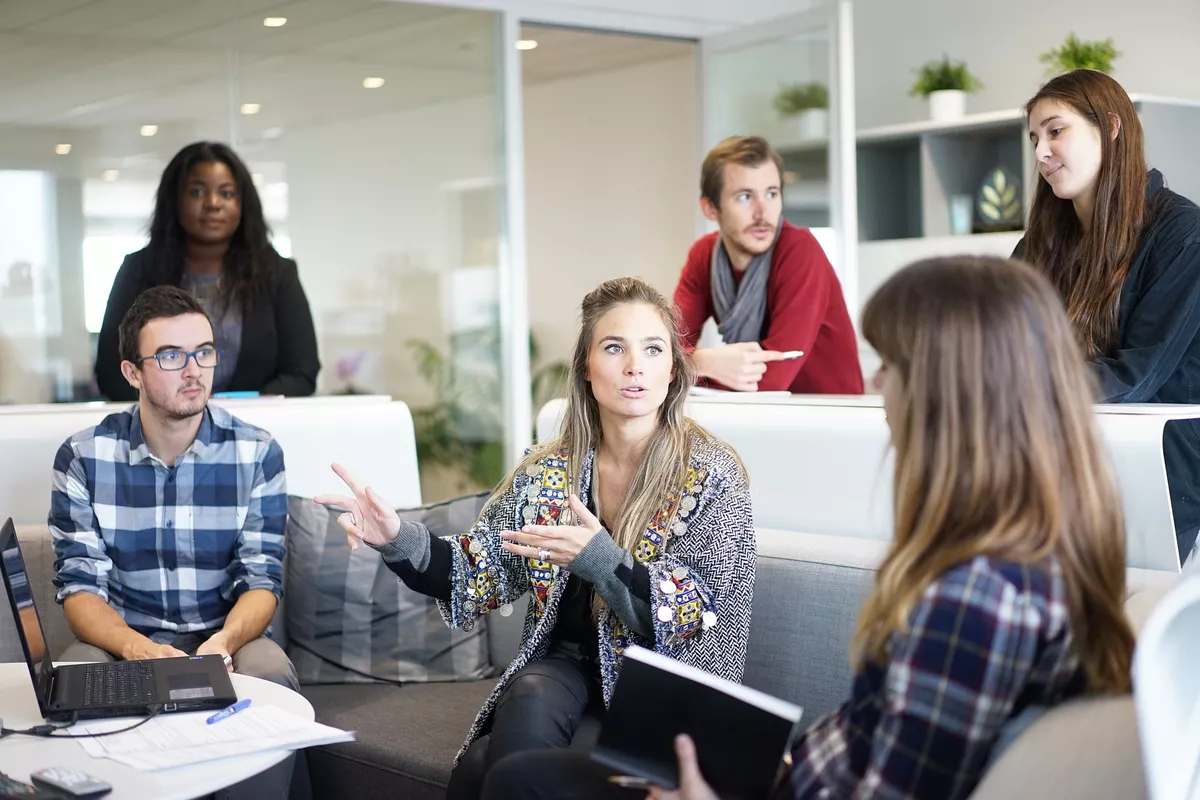 Bachelor of Arts für Kommunikation bei der Arbeit