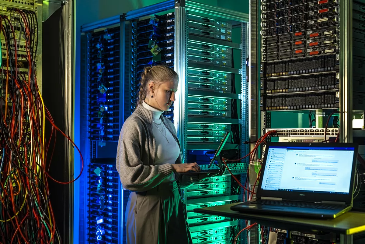 IT-System-Elektronikerin