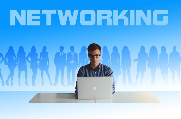 Networking: Wie du Kontakte im Berufsleben aufbaust und pflegst