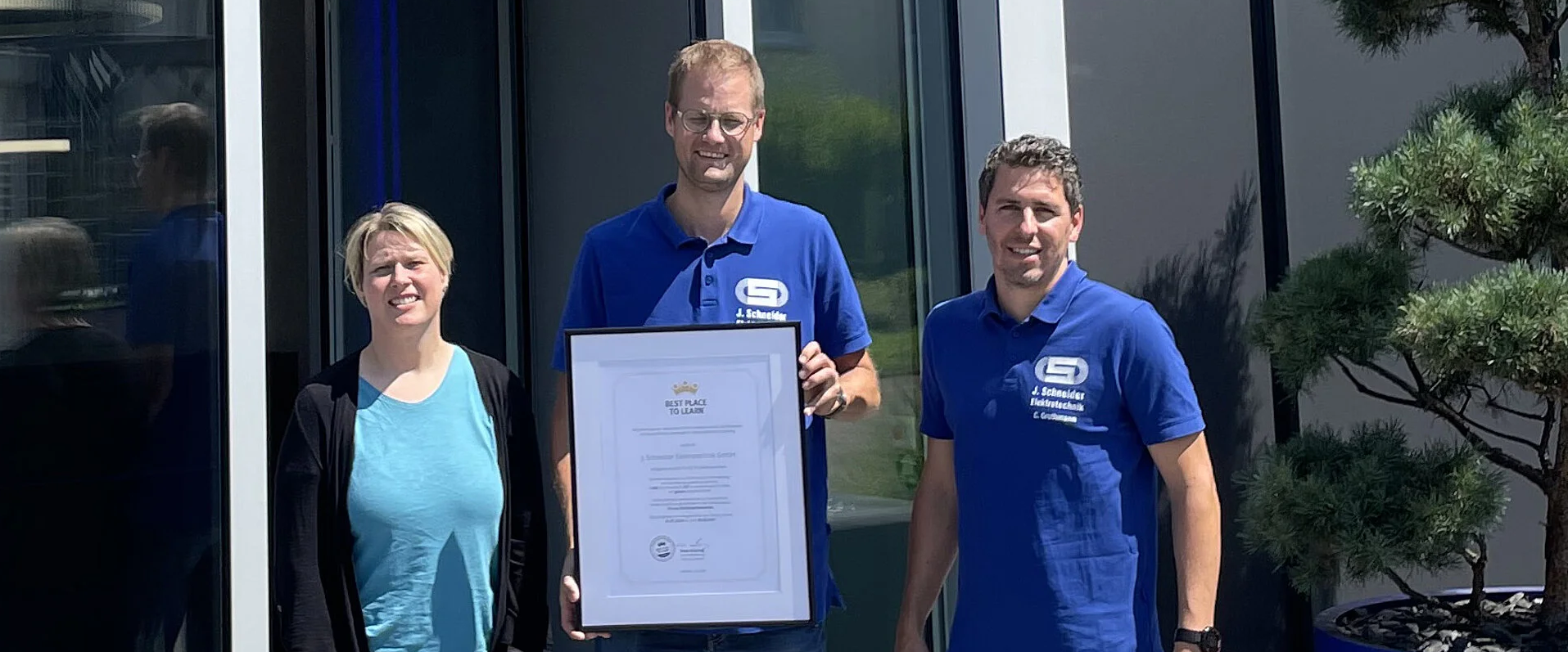Das Ausbilder-Team freut sich über die erneute Auszeichnung.. V. l. n. r.: Monika Jockers, Mathias Müller und Christian Grothmann