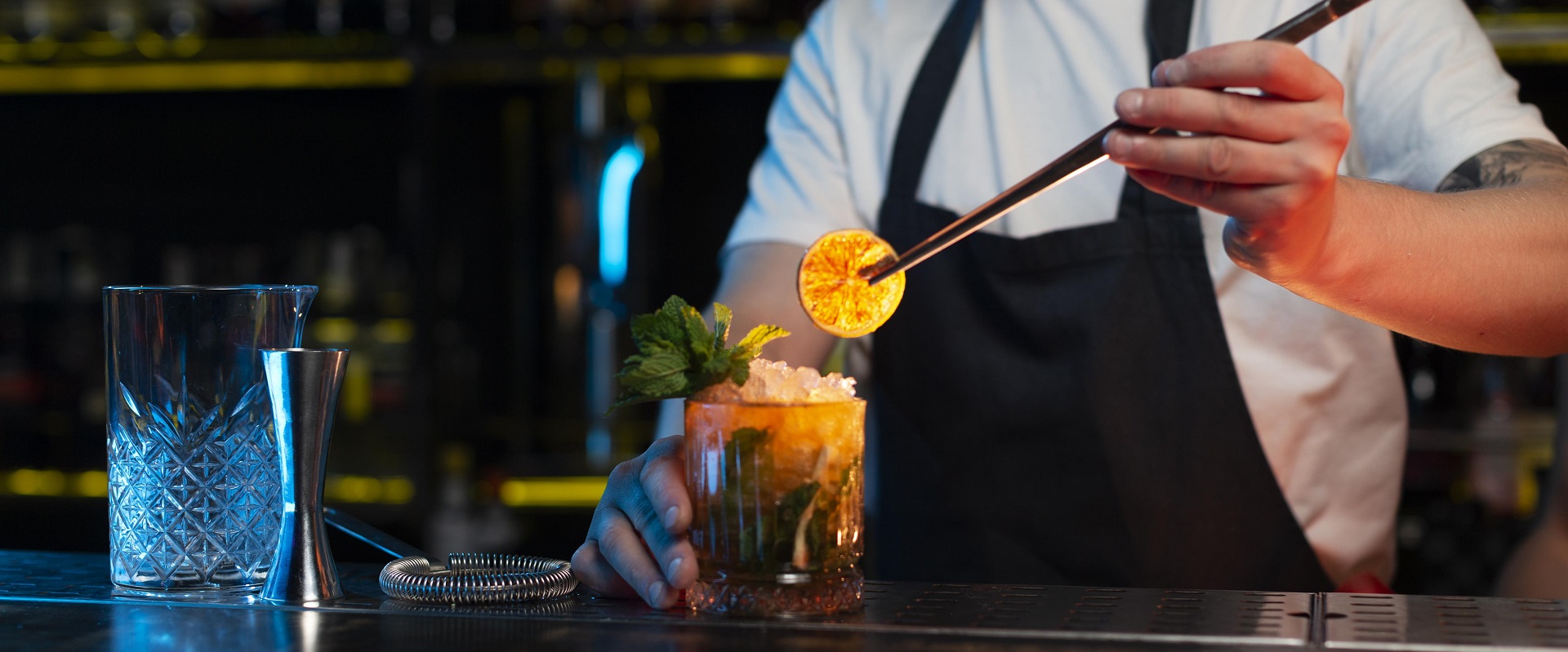 An den Berufsschulen für das Gastgewerbe Savoy und Ritz in Meran kann künftig die Berufliche Qualifikation als Barkeeper und Barkeeperin erworben werden.