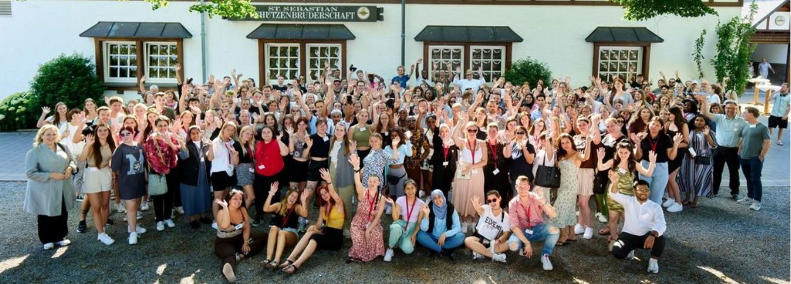 350 Pflege-​Azubis trafen sich zum Alexianer-​Schülertag im Hochsauerland.
