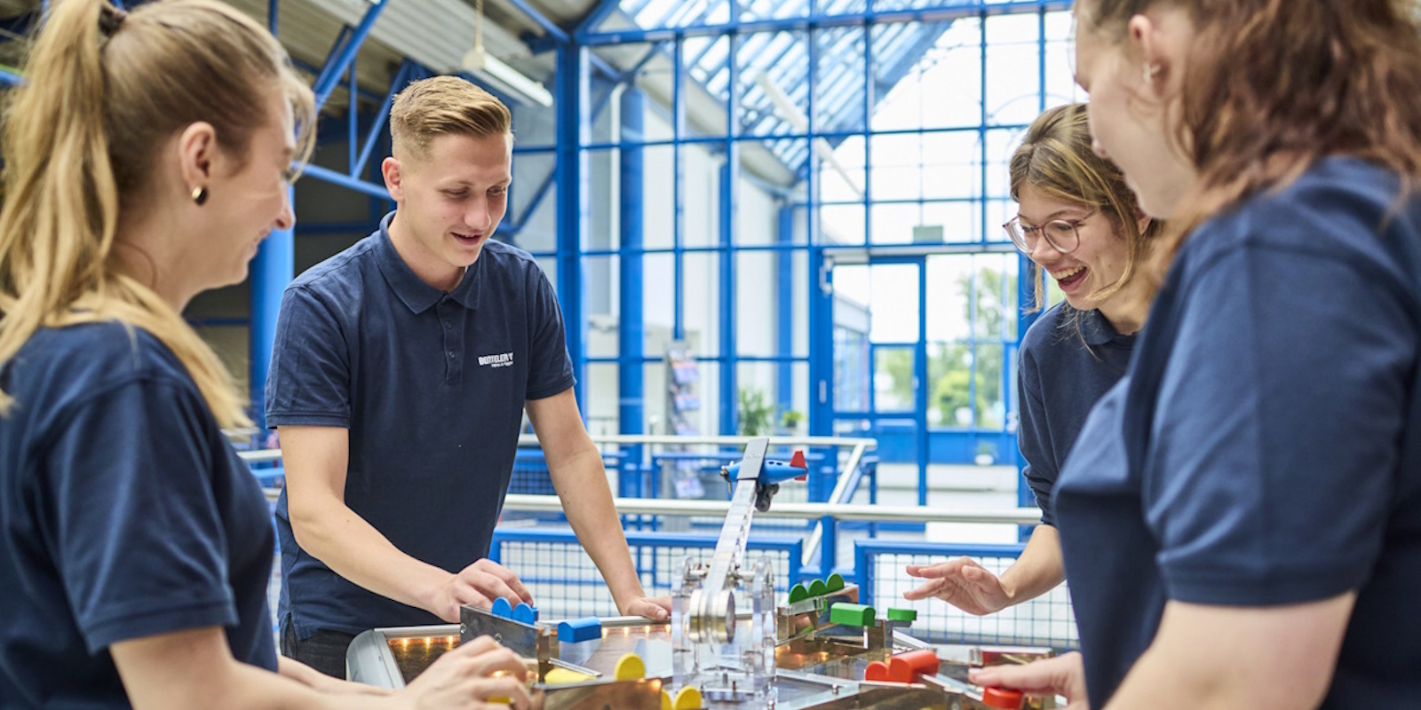 Tag der offenen Tür am 9. November, 9-16 Uhr, im BENTELER Aus- und Weiterbildungszentrum, Marienloher Straße 27, Schloß Neuhaus, Paderborn.