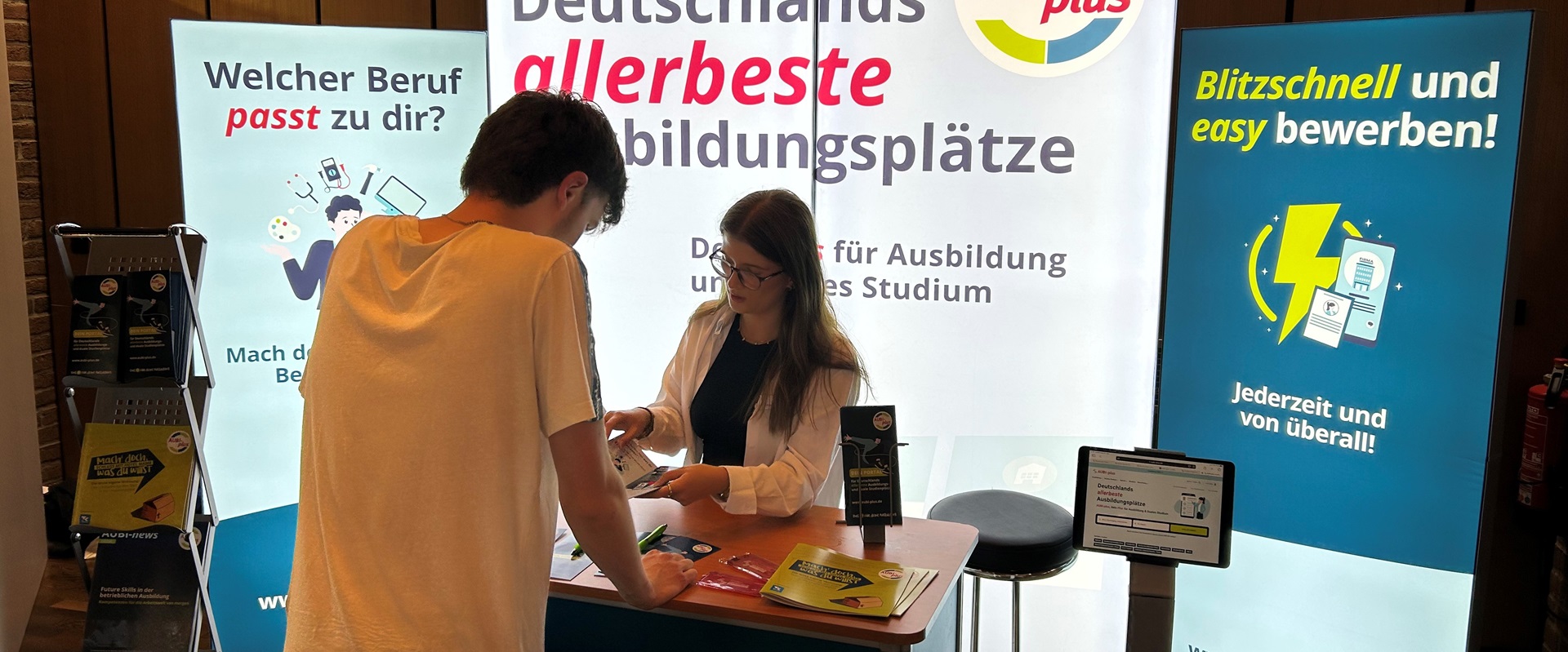 Die Ausbildungsexperten von AUBI-plus beraten zu Berufsorientierung, Berufswahl und Bewerbung.