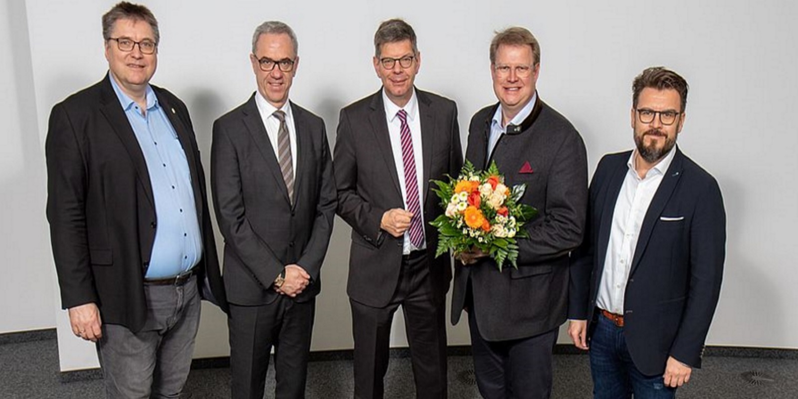 (v.l.n.r.) Prof. Dr. Tilko Dietert, Prof. Dr. Hans Kraus, FOM Rektor Prof. Dr. Burghard Hermeier, Prof. Dr. Roland Vogt und Prof. Dr. Christian Chlupsa
