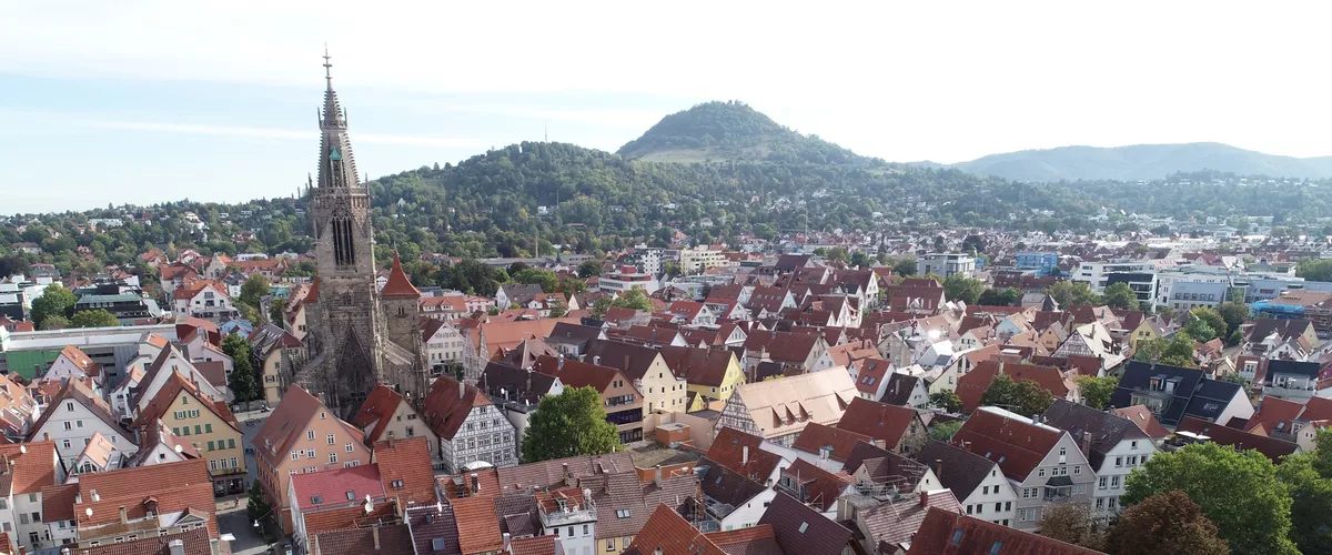 Foto_Stadt_Reutlingen_-_Reutlinger_Innenstadt_mit_Achalm_im_Hintergrund